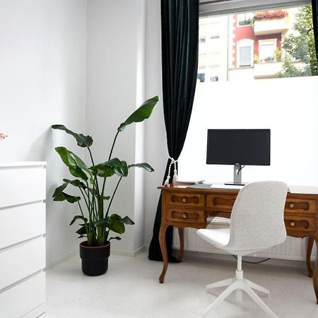 Central Home With Fireplace Near Underground Berlin Luaran gambar