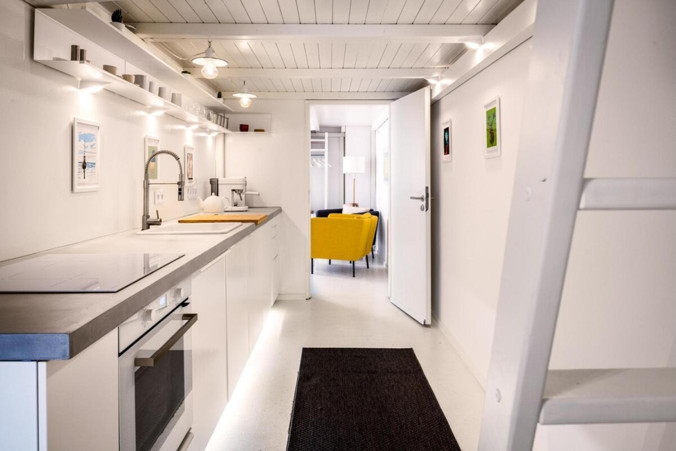 Central Home With Fireplace Near Underground Berlin Luaran gambar