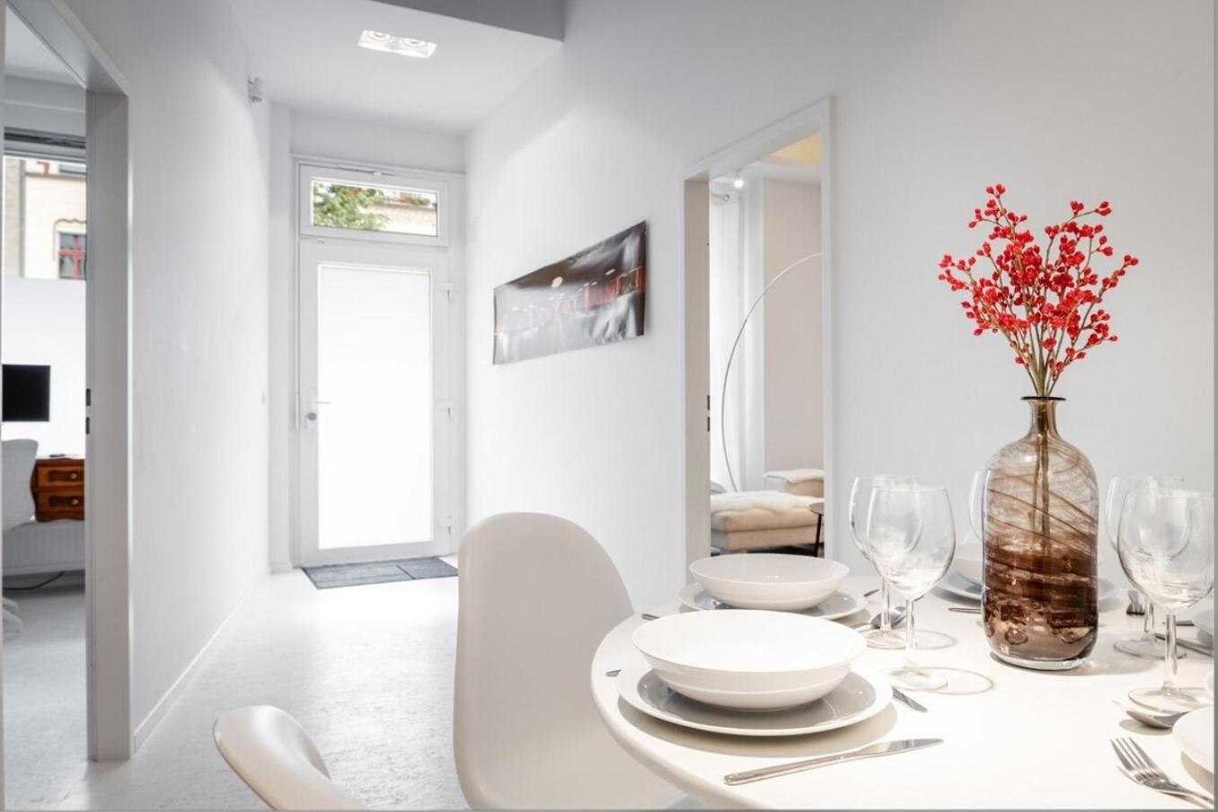 Central Home With Fireplace Near Underground Berlin Luaran gambar